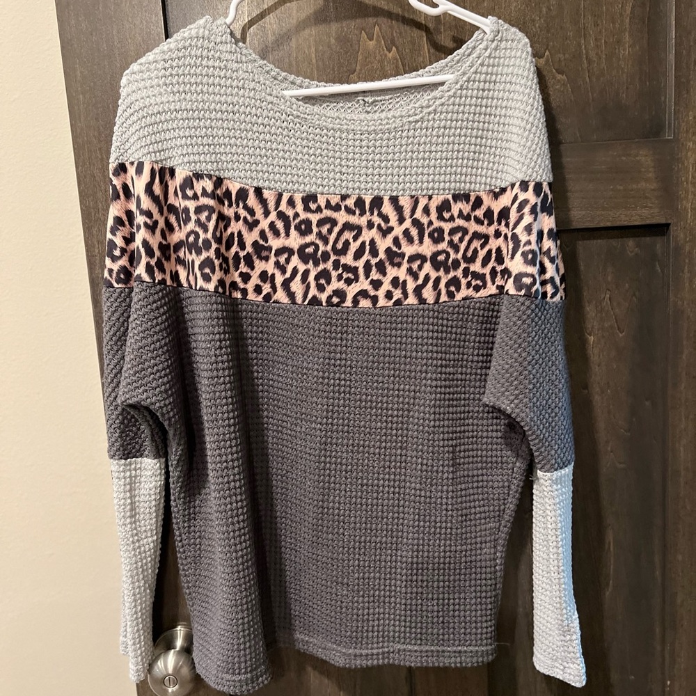 Chic Waffle Knit Sweater with Leopard Print